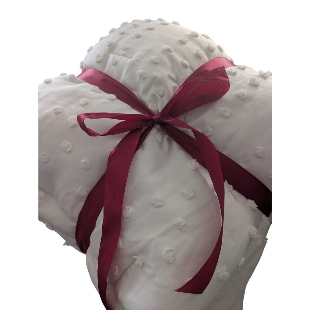 RACHEL ASHWELL! WHITE DOWN ALTERNATIVE COMFORTER W/POP CORN BALL DETAIL! FL/QN